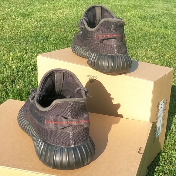 Yeezy 350 v2 - Picture 2 of 3